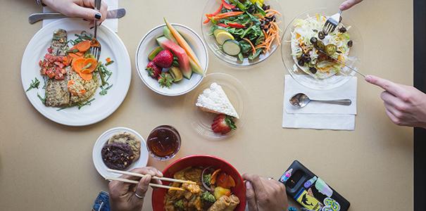 Students eating different food at Holmes